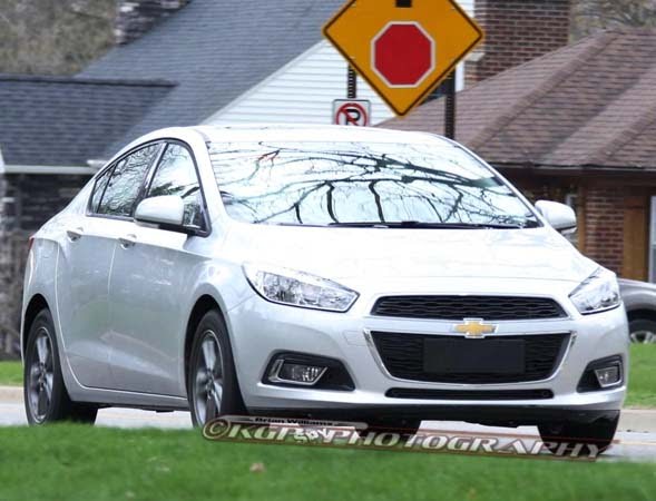 2015 - [Chevrolet] Cruze II - Page 7 2016-Chevrolet-Cruze-Spy-Shots-Front-Right