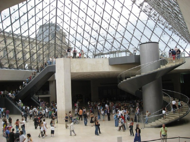 **Le Louvre** Ascensor-museo-louvre-1