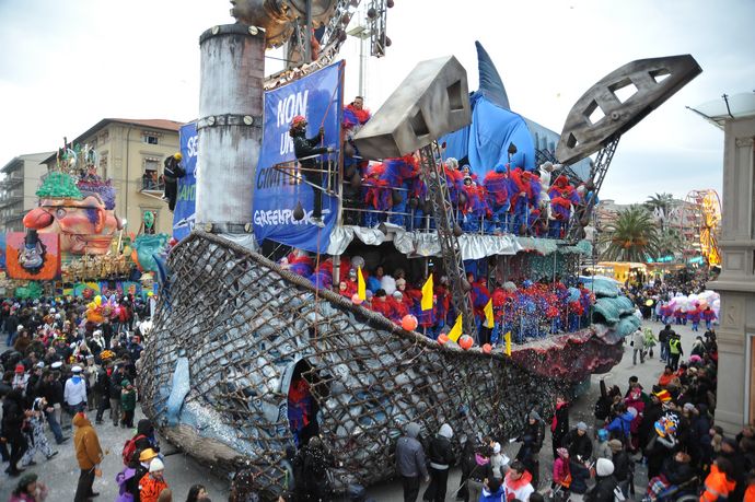 CARNEVALE DI VIAREGGIO 2011 %20896