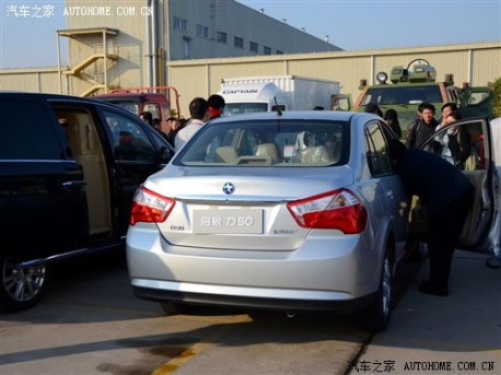 TIIDA - Nuevo Dongfeng-Nissan Tiida Venucia D50 Dongfeng-venucia-d50-china-open-4-458x343