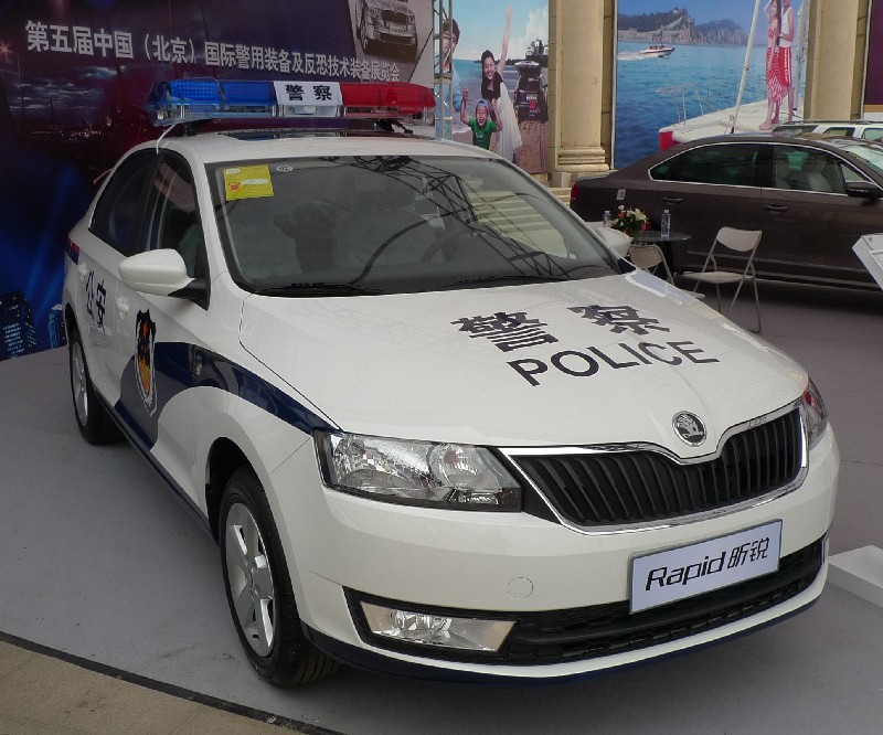 Skoda au service de la police - Page 2 Skoda-rapid-police-china-1