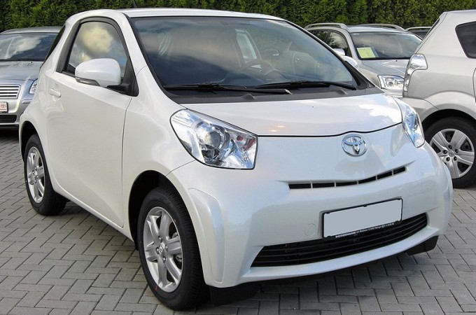 أسوأ أنواع السيارات,سيارات ماتركبهاش ولو ببلاش Scion-iq-680x450