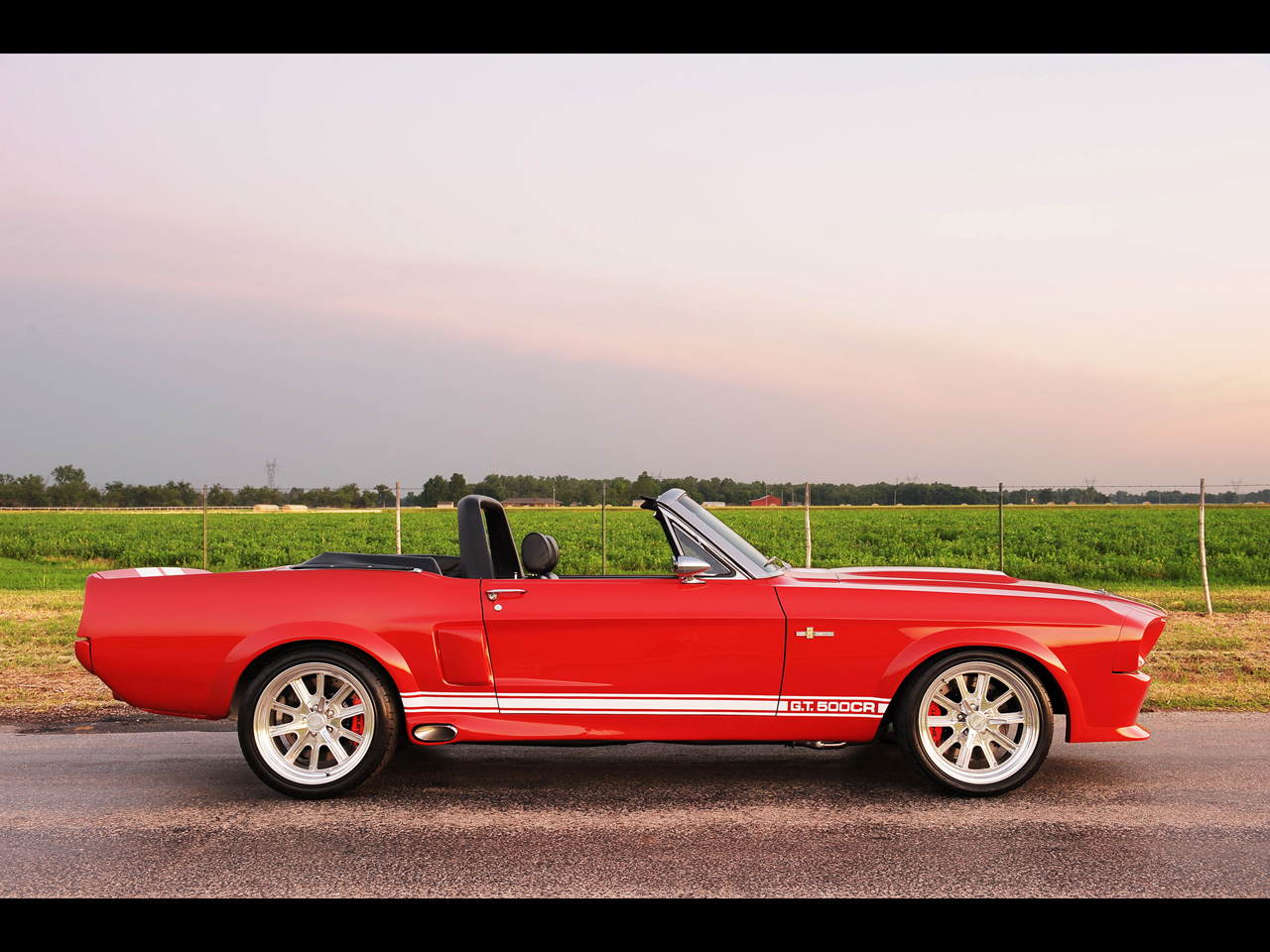 Qual carro não tem no Need que deveria ter? - Página 5 2012-Classic-Recreations-Shelby-G.T.500CR-Convertible-2