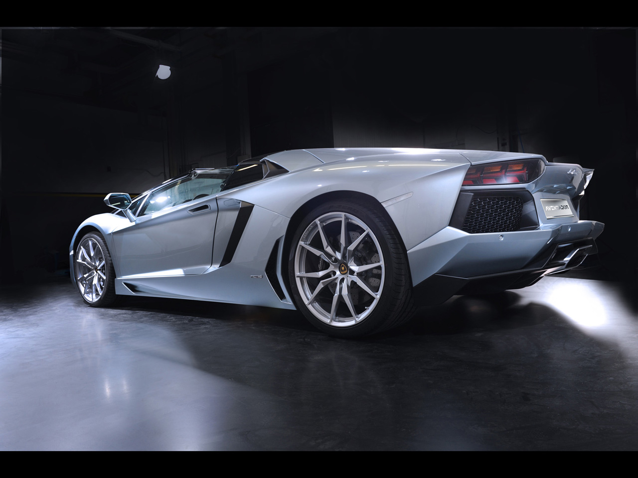 Qual carro não tem no Need que deveria ter? - Página 5 2013-Lamborghini-Aventador-LP-700-4-Roadster