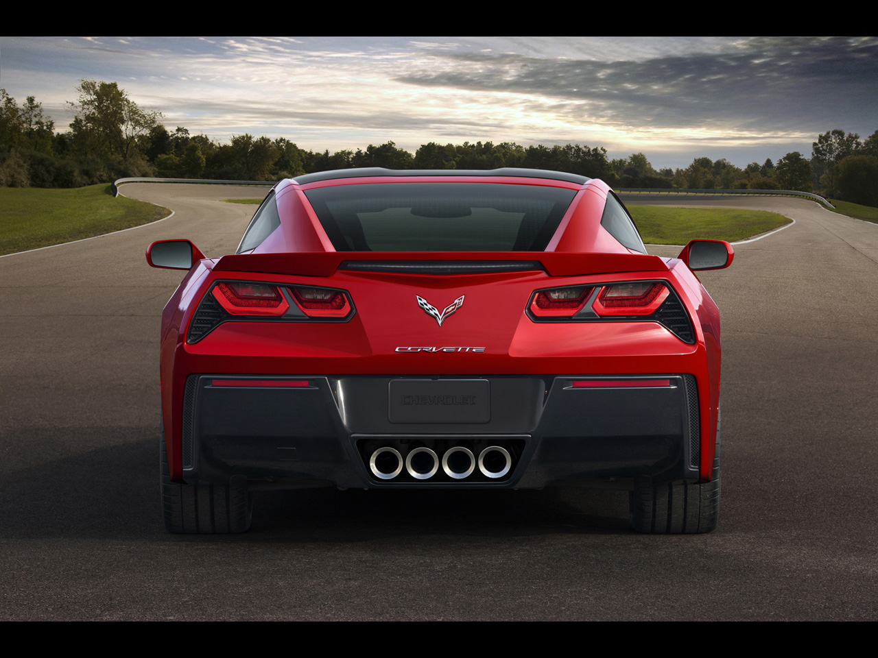 Qual carro não tem no Need que deveria ter? - Página 4 2014-Chevrolet-Corvette-Stingray-2