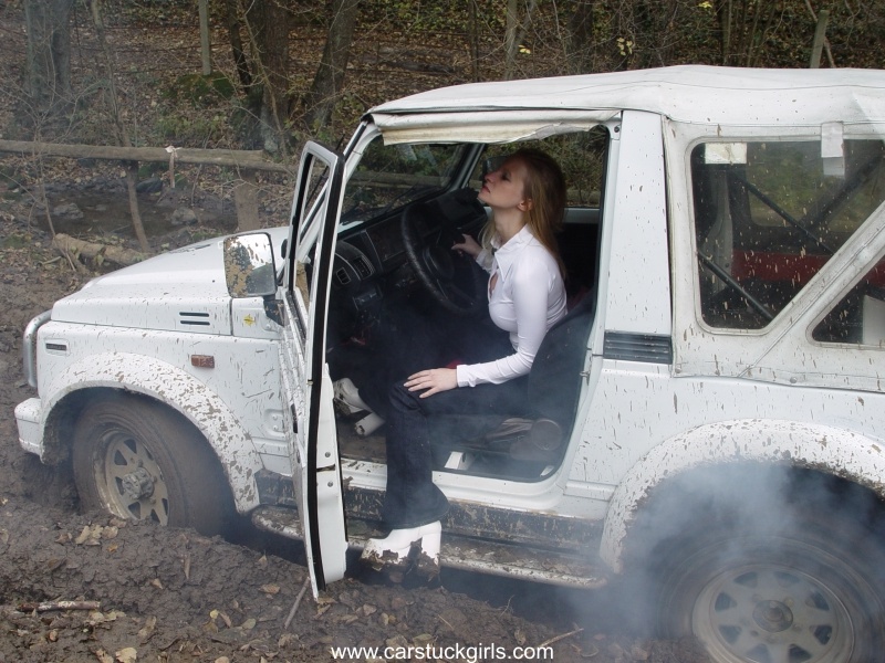 Mulheres e 4X4 - Página 3 Jeep-stuck-Michelle012