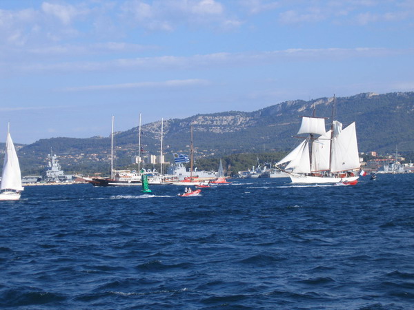 Départ des voiliers de Toulon pour la parade. 070727110616917035