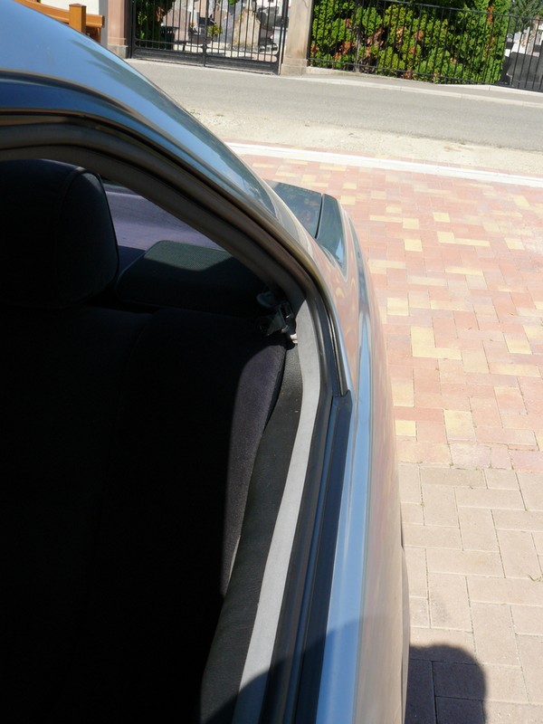 [BMW 328 i E36] Joints des vitres AR craquelés sur coupé 07082404545246761075597