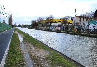 Promenade le long du canal de l'Ourcq Mini_070225091538350385