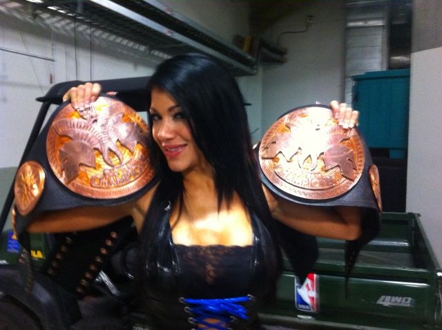 Une Diva virée ? Rosa-mendes-rosa-mendes-tag-champion-1333544693