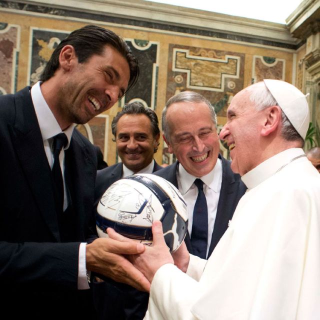 Le Pape François selon le témoignage des photos - Page 2 1865b9478849c1b0f6f45f91920d69e0_XL