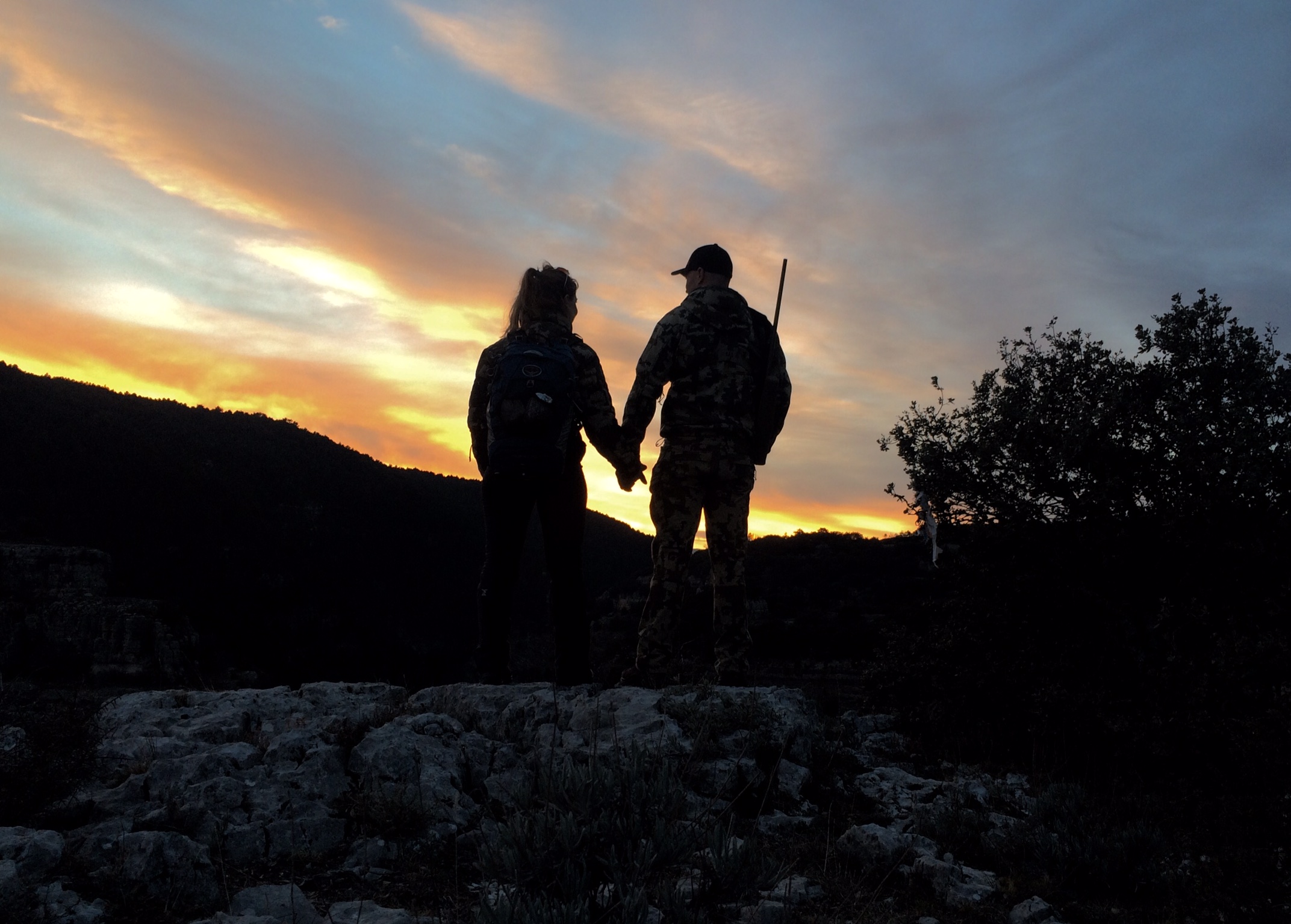 Lov na slikama i videu - Page 2 Kyle-and-Heidi-hunting-in-the-sunset
