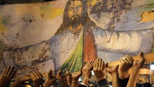 نعى ضحايا القنابل الكنيسة المصرية Tp-egypt-christians-rtxw5y6