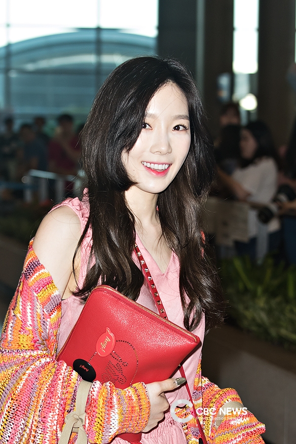 [PIC][22-05-2017]TaeYeon trở về Hàn Quốc vào chiều nay - Page 2 306432_101301_5712