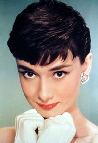 Portrait chinois des membres - Page 10 Audrey-hepburn