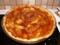 Le coin des dessert... A vos casseroles les Filles !! - Page 8 Blog-1402-tarte-aux-pommes-et-au-caramel-010110134444-5464997541