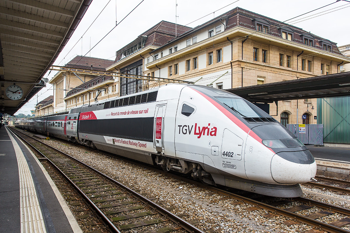 Le TGV du record mondial relooké 131008_TGV_Lyria_Lausanne_E