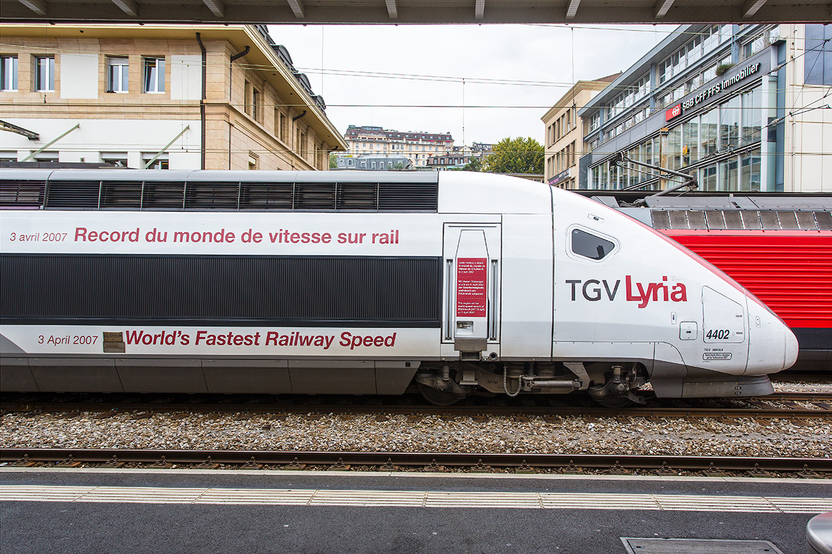 Le TGV du record mondial relooké 131008_TGV_Lyria_Lausanne_G