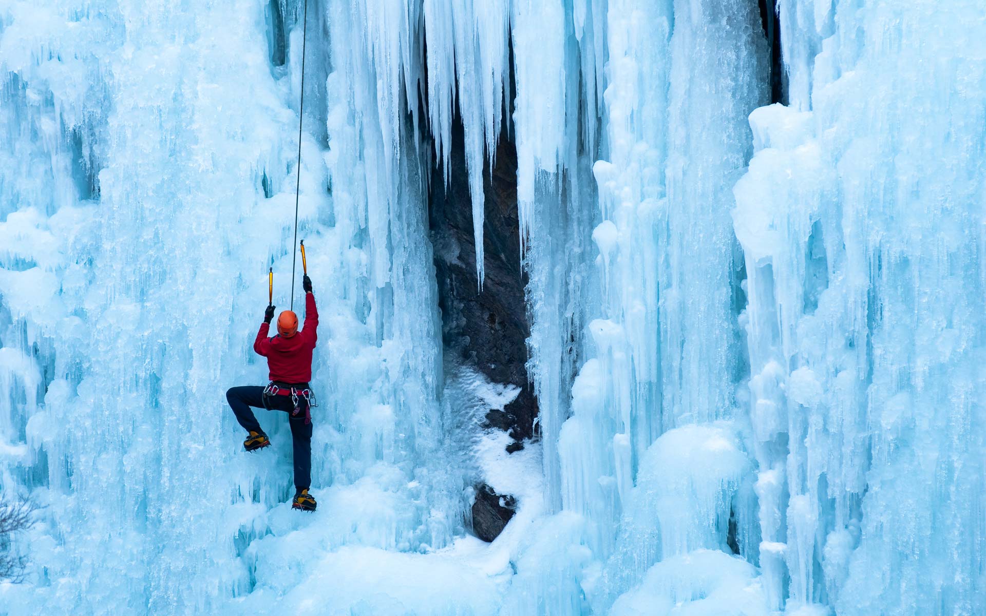 Mjesta koja mame sanjare  skitnice - Page 10 Shutterstock-iceclambing