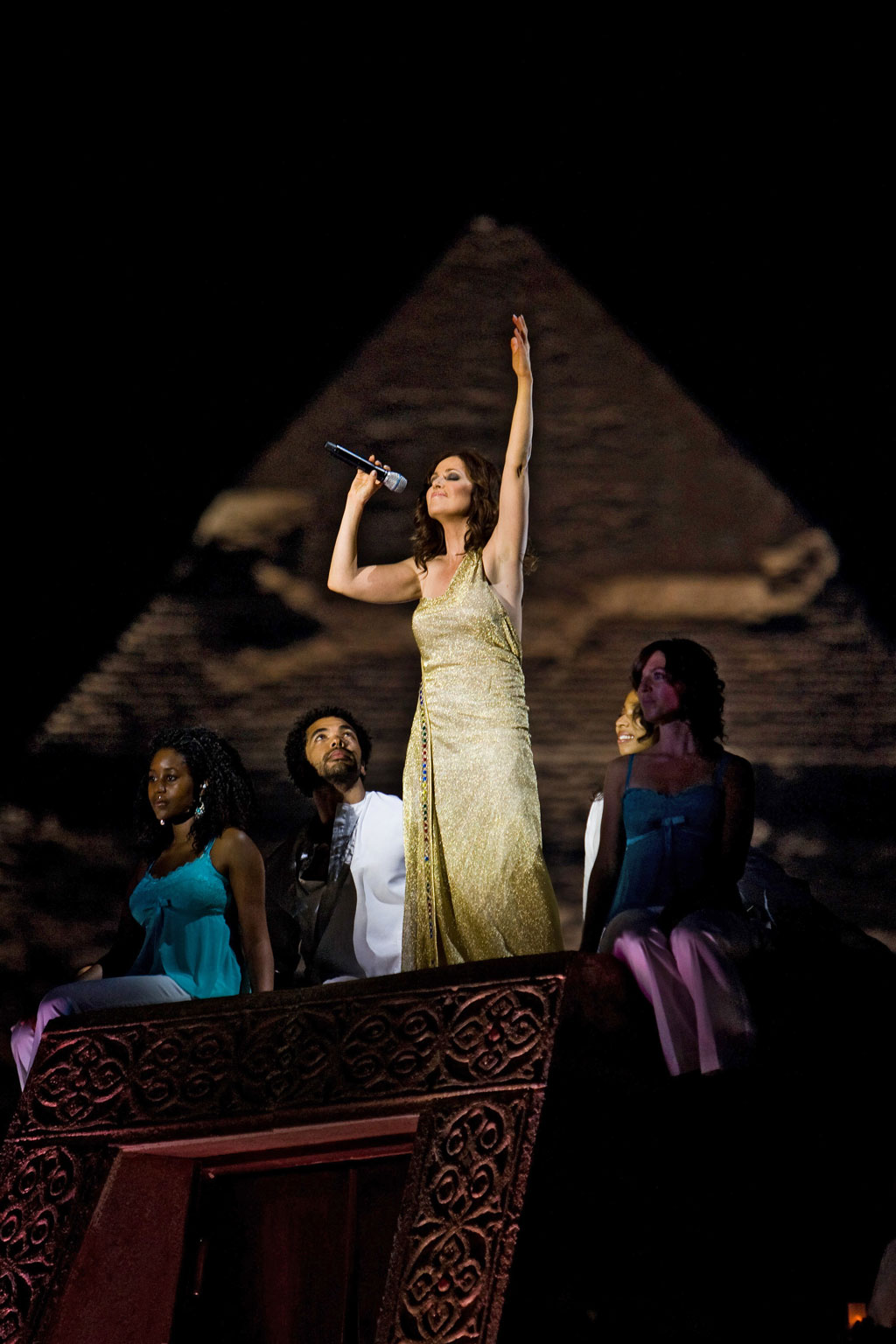 صور شاكيرا فى مصــــــــر .. Shakira piC in Egypt Egypt_04_b