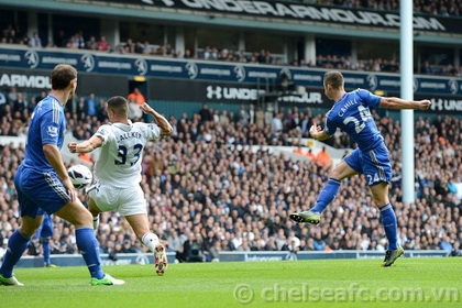 Tottenham 2-4 Chelsea: Những con số biết nói  2012-10-21.08.24.32-gary-cahill-tot