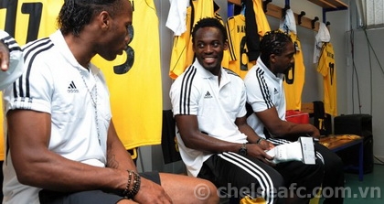 Michael Essien: Đôi điều muốn nói  2013-04-25.11.33.37-essienchelsea2