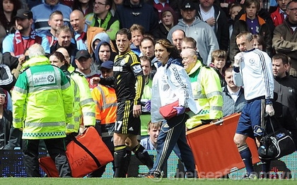 Terry cùng Hazard có khả năng vắng mặt trận CK Europa League  2013-05-12.01.11.22-hazardchanthuong