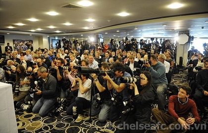 Mourinho đã nói gì trong buổi họp báo đầu tiên?  2013-06-11.01.39.29-mourinhogt7