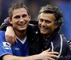 NÓNG: Chelsea chuẩn bị bổ nhiệm Mourinho  131211_the-thao_Mourinho-Lampard