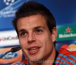 Chelsea mua sắm: Tiết kiệm không đúng lúc  1907-Azpilicueta