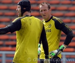 Schwarzer thừa nhận khả năng ngồi nhà xem World Cup  Mark%20Schwarzer%20NEN