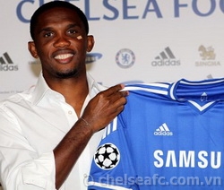 Eto'o chính thức kí hợp đồng với Chelsea  Eto%20Chelsea%20Sign