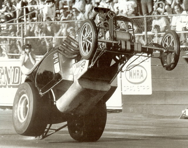 3) LES DRAGSTERS "Photos en mode WHEELINGS", (82 Photos). 067