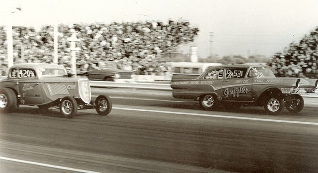 2) LES DRAGSTERS ANCIENS "Photos Noir et blanc d'anciens Dragsters", (135 Photos). 111