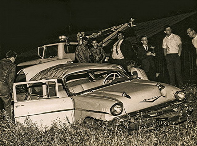 Photos d'anciennes voitures Us Accidentées...Préparez les mouchoirs... 017