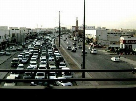 الزحمه ع اصولها Traffic-jam-13