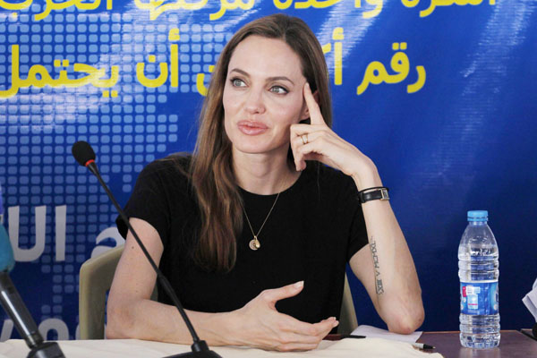 Angelina at World Refugee Day..Jordan..June 20th 2013 - Page 2 001ec9790963132de7fa01