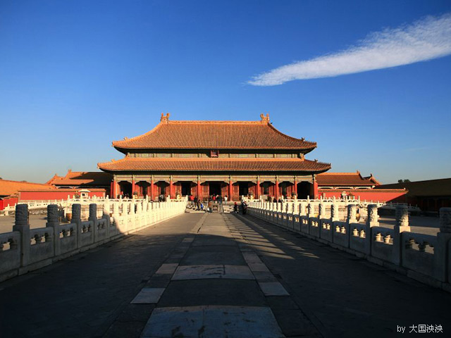 Lois McMaster Bujold, la saga Vorksigan Beijing_forbidden_city_skyline