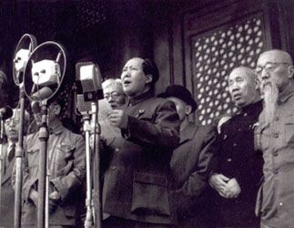 [Numéro 1] La Gazette Rouge Reperes_Le_cinema_chinois_reperes_historiques_1949_1966_Mao_Zedong_proclamant_la_fondation_de_la_Republique_populaire