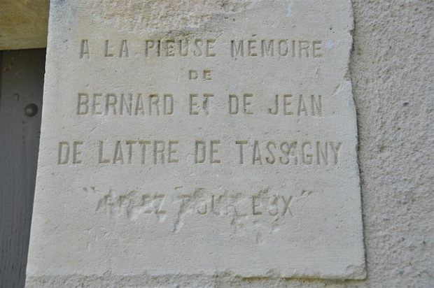 Vendée : odieuse profanation du mémorial des de Lattre de Tassigny DSC_0395-Large