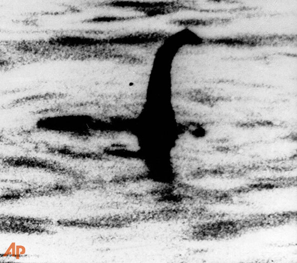 Чудовището от Лох Нес  Loch_ness_monster_580x