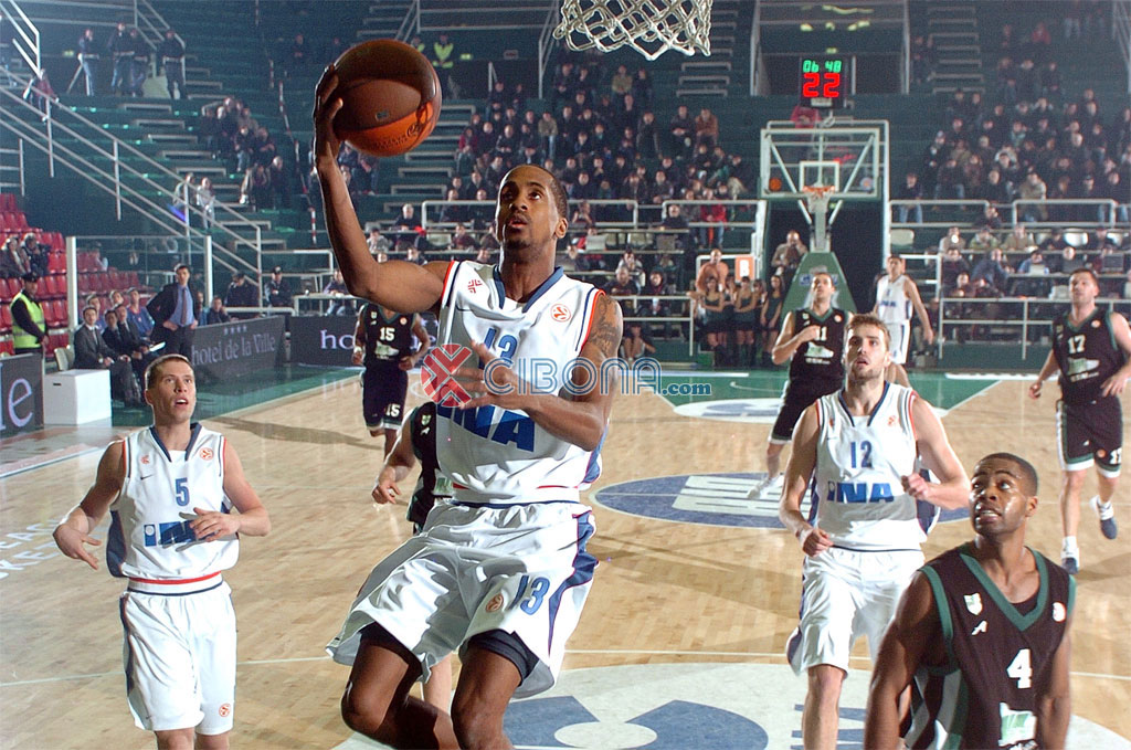 ACB J14: Baskonia - Cajasol Earl_calloway2avellino200809