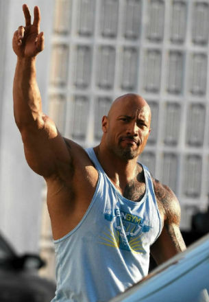 BREITLING AVENGER HURRICANE Dwayne-johnson-victory