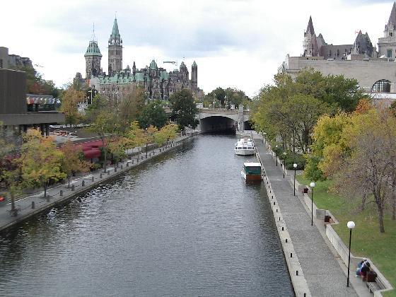 رحلة في بلدان العالم  Rideau_Canal