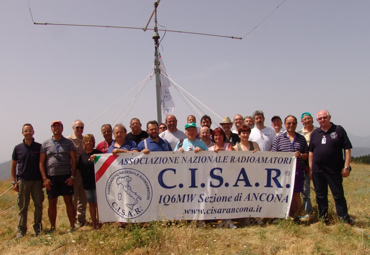 Radioamatori in Montagna 2012 Monte Murano AN 30/6-1/7/2012 65fotogruppo