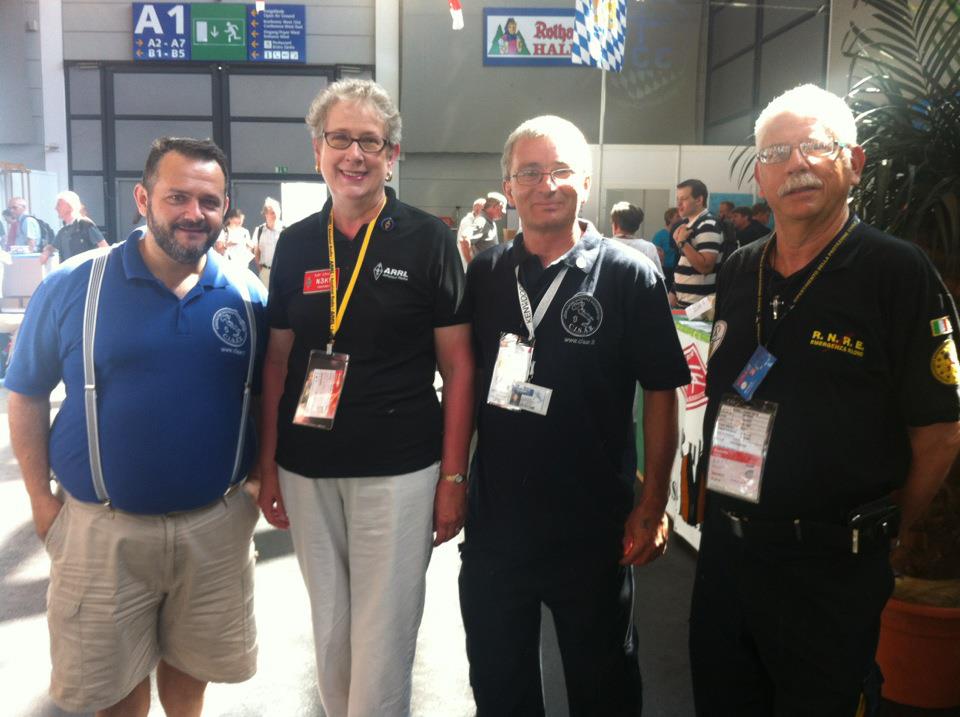 Friedrichshafen 2012: Un CISAR mondiale Fr1arrl