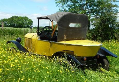 [JEU] Rouge ou jaune ? - Page 17 Citroen-5-cv-trefle-1923-jaune-et-noire_3