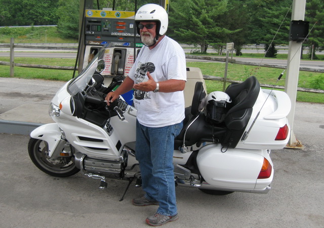 CleanMPG Reviews the 2010 R 1200 GS and GS Adventure Texas_Goldwing_rider_in_VA