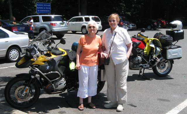 CleanMPG Reviews the 2010 R 1200 GS and GS Adventure Mother_and_Daughter_talking_about_the_GS_