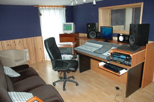 Studio : Junior Wade Studio03